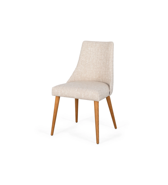Chaise Oslo rembourré en tissu beige et pieds en bois couleur miel.