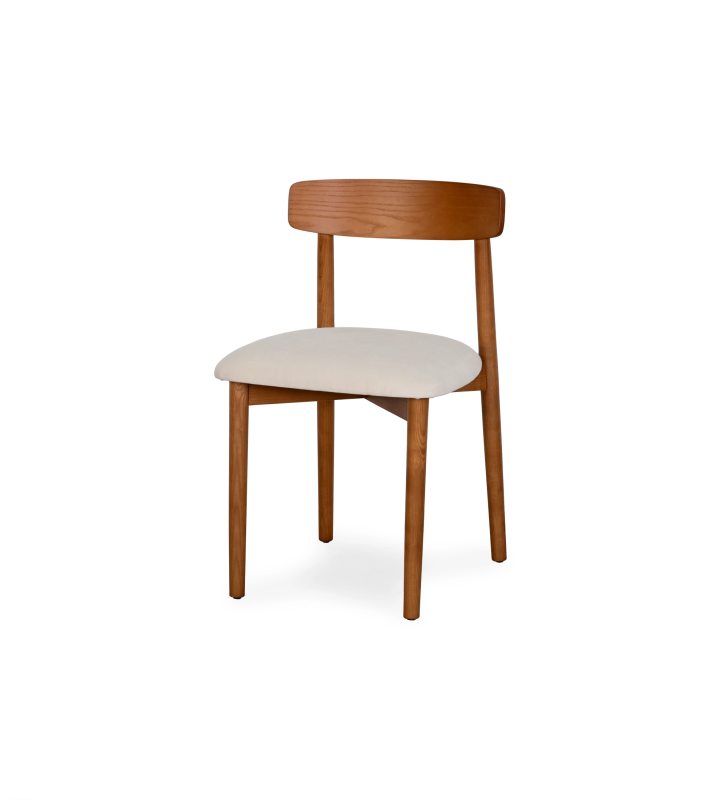 Chaise en bois couleur miel avec assise rembourrée en tissu perle.