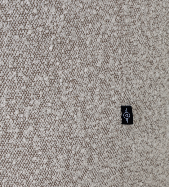Cannes square puff, upholstered in toffee fabric, black feet, 40 x 40 cm.