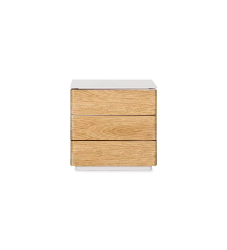 Mesa de cabeceira com 3 gavetas em carvalho natural, estrutura lacada a pérola.