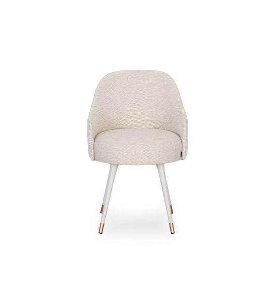 Silla giratoria tapizada en tejido beige, con pies lacados en perla y detalles dorados.