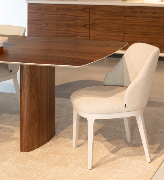 Mesa de jantar Paris retangular 180 x 100 cm, em nogueira natural com pormenor do tampo em pérola.