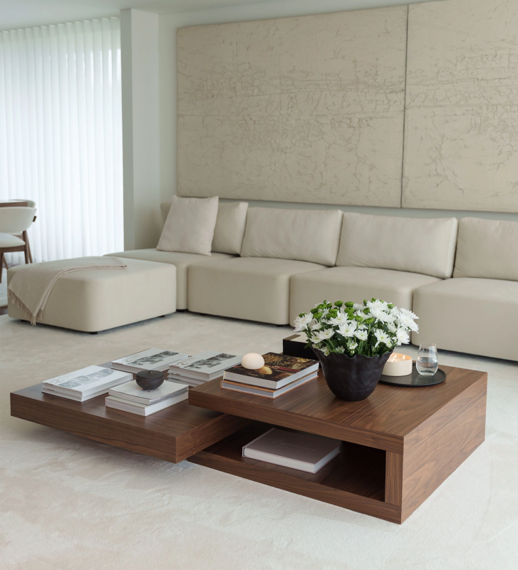 Mesa de centro Nice quadrada, 2 tampos em nogueira natural, 90 x 90 cm.