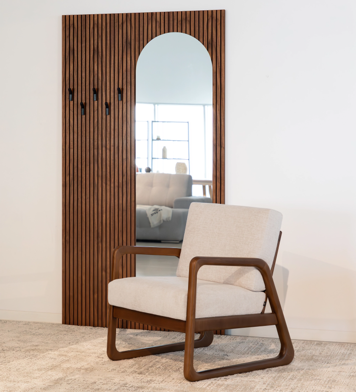 Panel for entrance hall in natural walnut with friezes, with mirror, hooks in black.