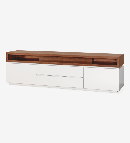 Móvel TV Nice com estrutura lacada a pérola e módulo superior em nogueira natural, 235 x 67,5 cm.