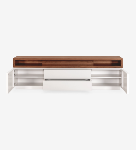 Móvel TV Nice com estrutura lacada a pérola e módulo superior em nogueira natural, 235 x 67,5 cm.
