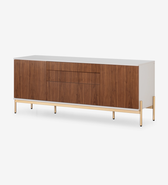 Buffet à 2 portes, 1 porte battante et 2 tiroirs en noyer naturel, structure perlée et pieds en métal laqué or avec niveleurs.