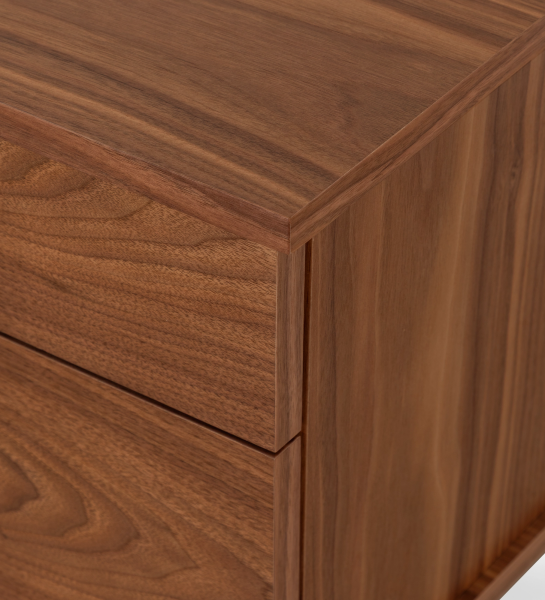 Oslo bedside table with 2 drawers and structure in natural walnut veneer. Black lacquered legs. Dimensions: 55 x 57.5 cm.