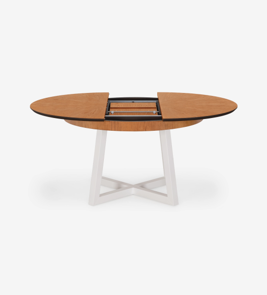 Mesa de comedor redonda extensible con tablero de roble miel y patas lacadas en perla.