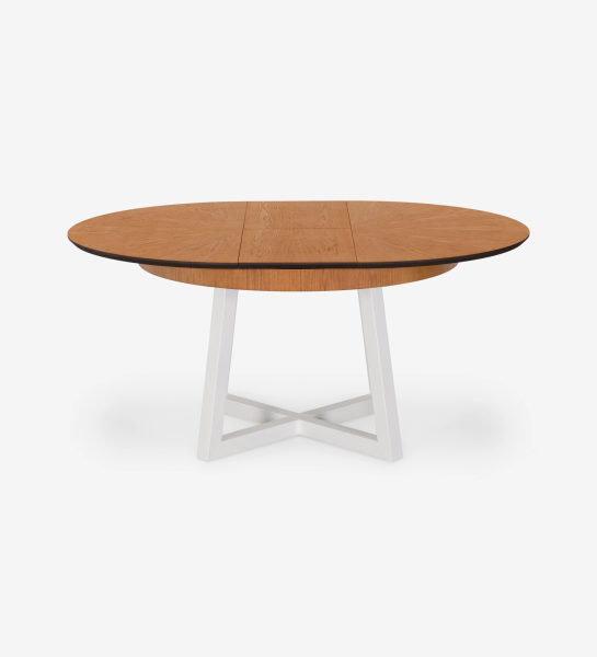 Mesa de comedor redonda extensible con tablero de roble miel y patas lacadas en perla.