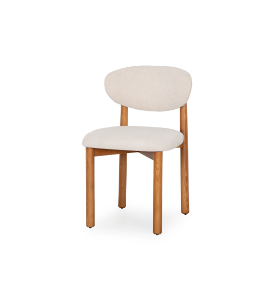 Silla de madera de fresno color miel, con asiento y respaldo tapizados en tela perla.