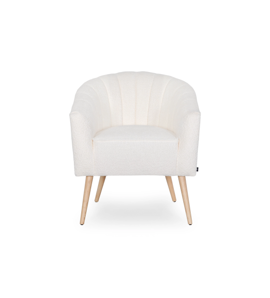 Fauteuil Tokyo recouvert en tissu blanc, pieds laqués noir avec pieds en bois de couleur naturelle.