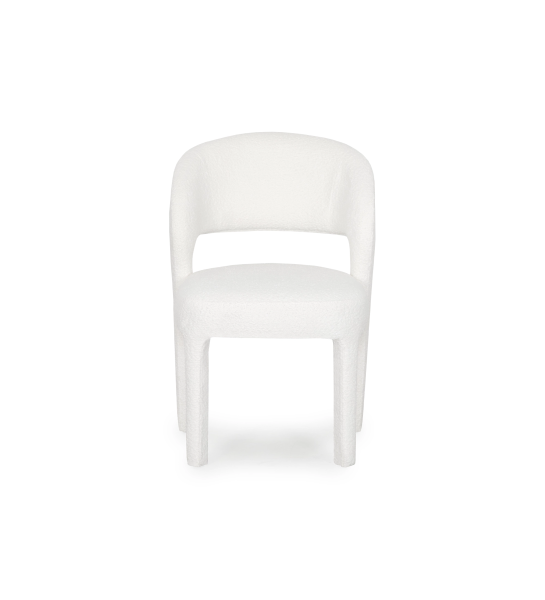 Chaise recouverte de tissu blanc.