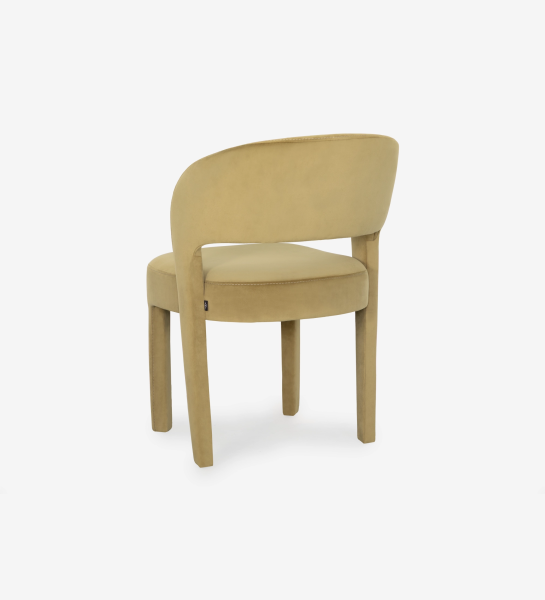 Chaise Mónaco beige à dossier arrondi, assise rembourrée et pieds carrés