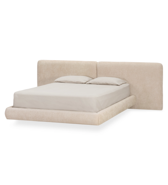 Cama de matrimonio con cabecero dividido y pie de cama suspendido, tapizada en tejido beige.