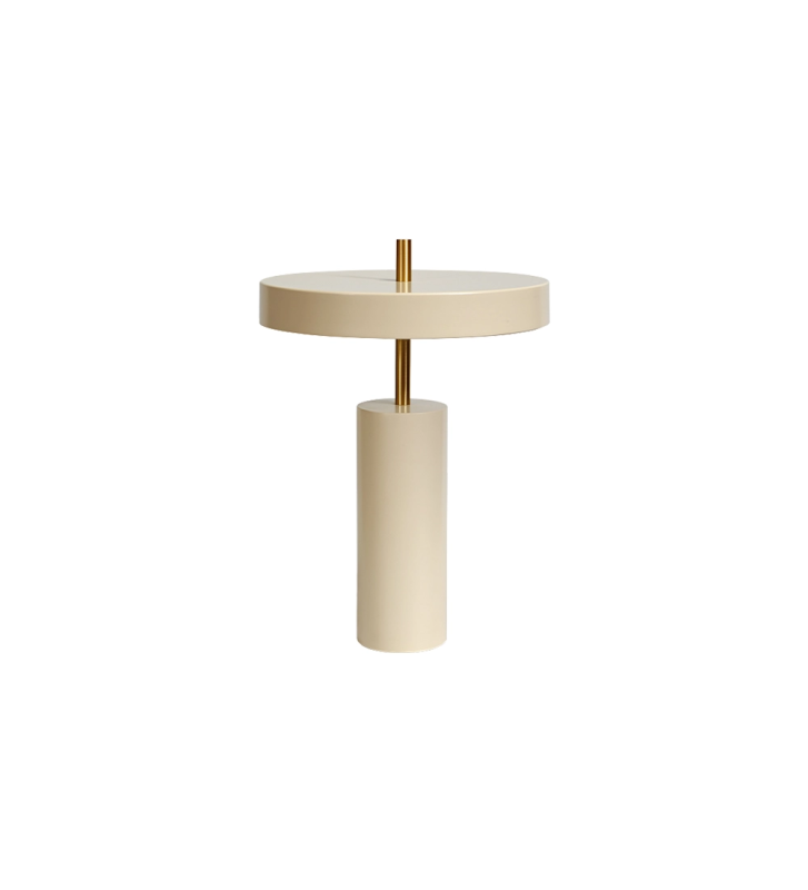 Lampe de table avec structure en inox doré, base et abat-jour en inox beige .