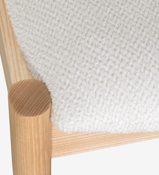 Silla Elba asiento en tela bouclé blanca y estructura de madera clara