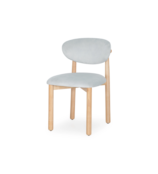 Chair in natural ash wood, with seat and backrest upholstered in blue fabric.