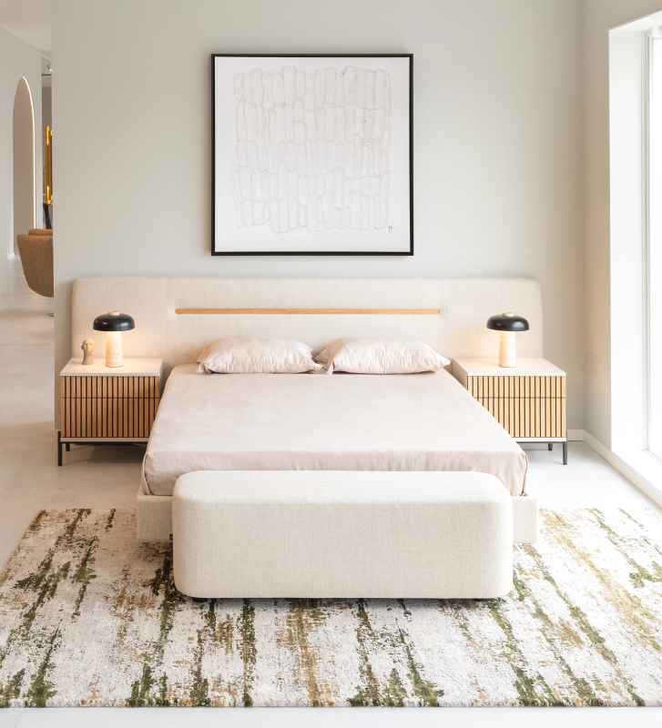 Tapis abstrait aux tons de vert, finition bord plié + feutre feltex 6 mm.