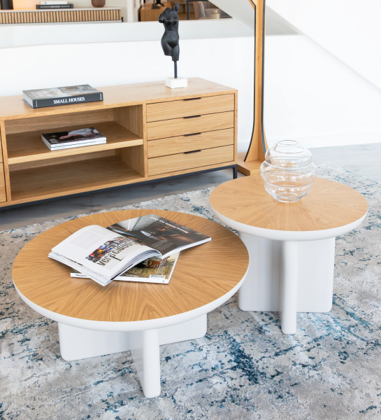 Tapete abstrato com tonalidades azuis, acabamento dobra + feltex 6mm.