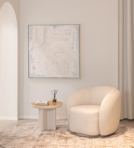 Armchair with a fully upholstered pearl-fabric finish and a swivel base.