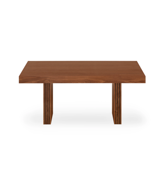 Mesa de comedor Cannes rectangular 180 x 100 cm, en nogal natural, pies con frisos.