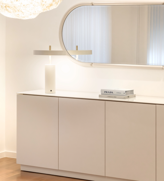 Sideboard with 4 doors and pearl lacquered structure, Calacatta marble ceramic top and cutlery drawer.