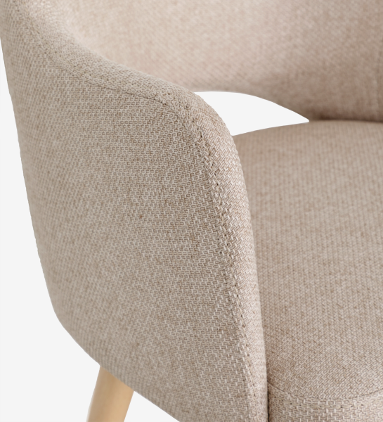 Cadeira Londres estofada bege com braço curvo e perna em madeira clara