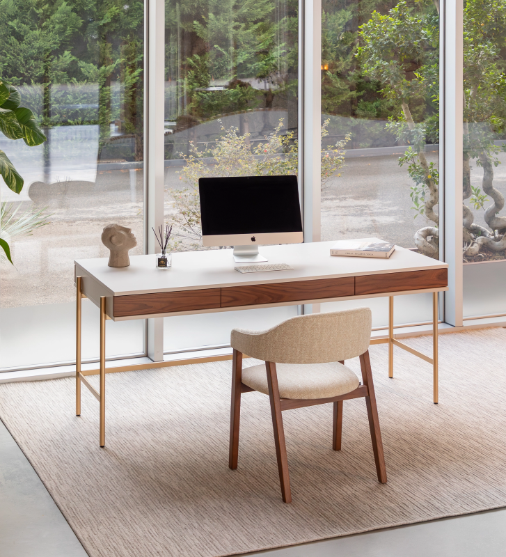 Desk with 2 drawers in natural walnut, pearl structure and gold lacquered metal feet with levellers.