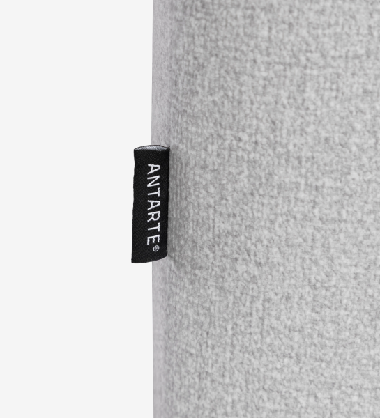 Paris Sofa with Chaise Longue close-up of light gray fabric and black ANTARTE tag