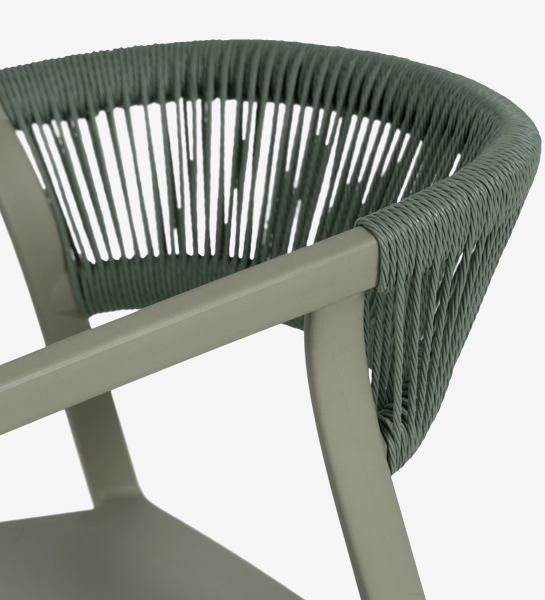 Cadeira Caminha com encosto trançado em corda verde e estrutura cinzento-oliva