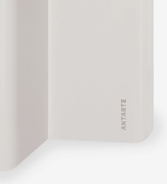 Mesa de Centro Mónaco, detalhe do canto arredondado e logótipo Antarte