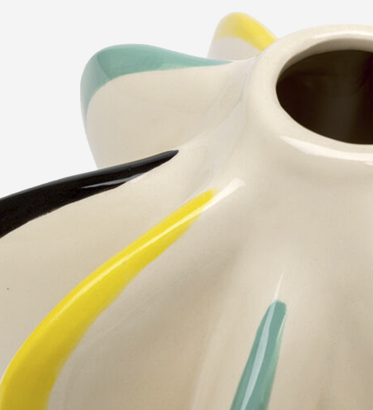 Jarra em porcelana, pintada à mão.