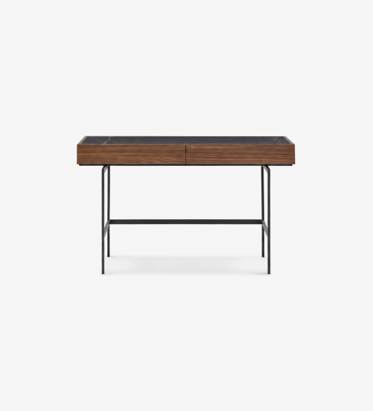 Secretária Lagos em madeira com tampo preto e pernas metálicas finas