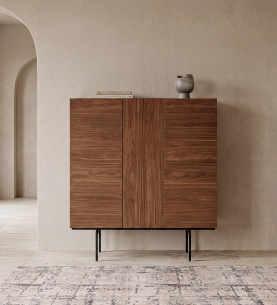 Despensa Lagos de madera con patas metálicas y dos puertas, estilo minimalista