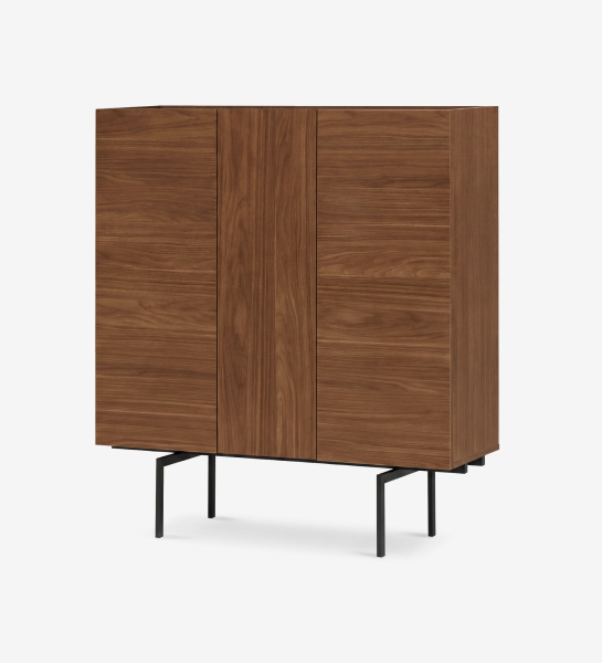 Despensa Lagos de madera nogal con patas metálicas negras y tres puertas