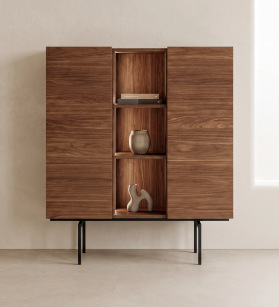 Despensa Lagos de madera con estantes abiertos y objetos decorativos