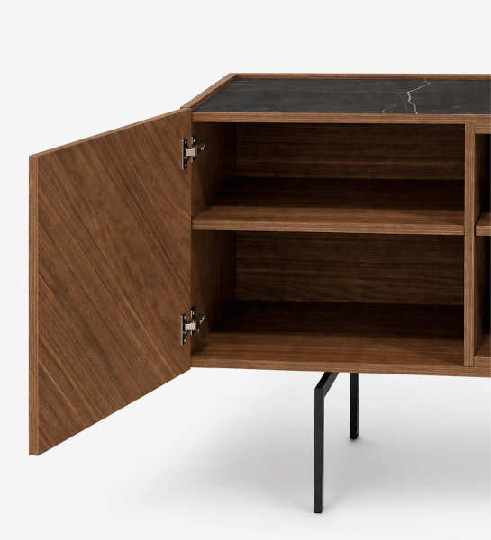 Buffet Lagos en bois foncé avec porte ouverte, étagères intérieures et plateau supérieur noir