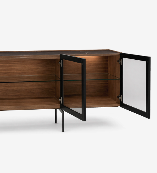 Aparador Lagos de madera con puertas de cristal abiertas y estante de vidrio