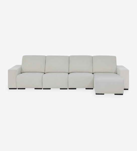 Sofá com chaise longue à direita em tecido cru, assentos modulares e pés baixos