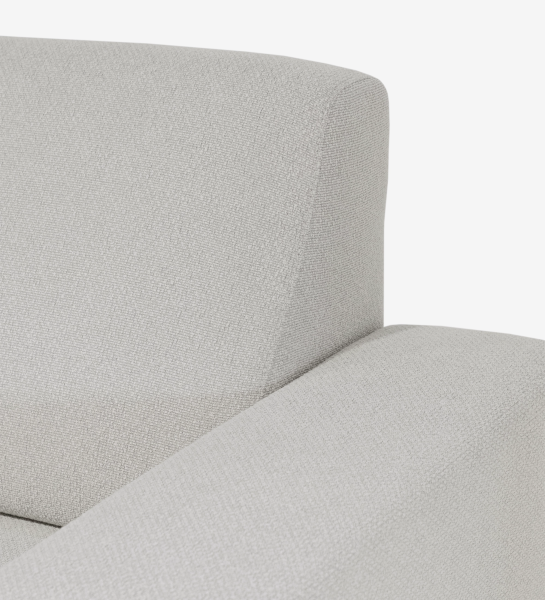 Canapé Lagos tissu beige clair, gros plan sur dossier et accoudoir