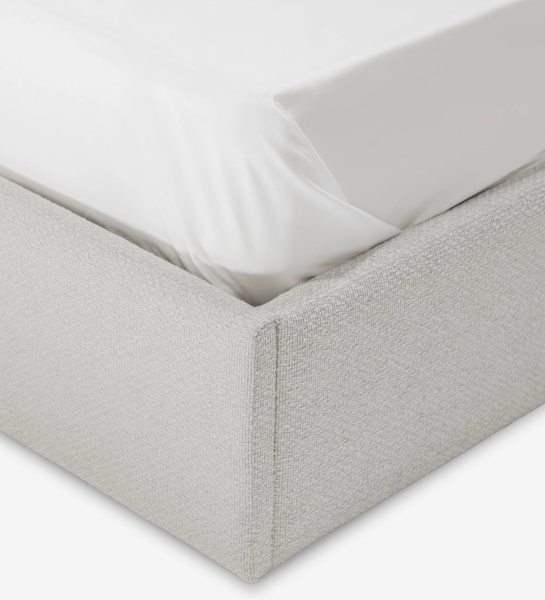 Cama de Casal Lagos com base estofada bege claro e colchão com lençol branco