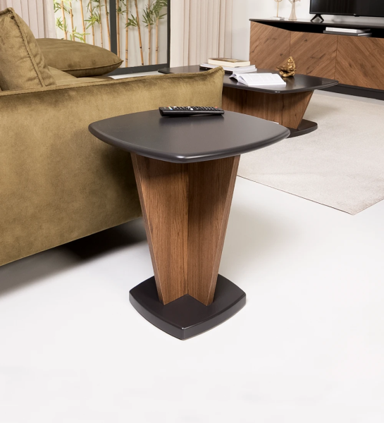 Square side table, with aged oak structure, black lacquered base and top.