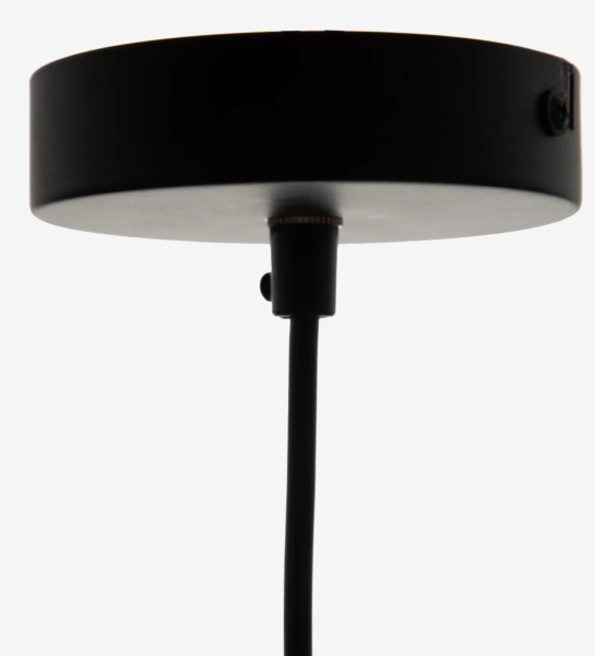 Lámpara de suspensión en metal negro con pantalla de cristal transparente.