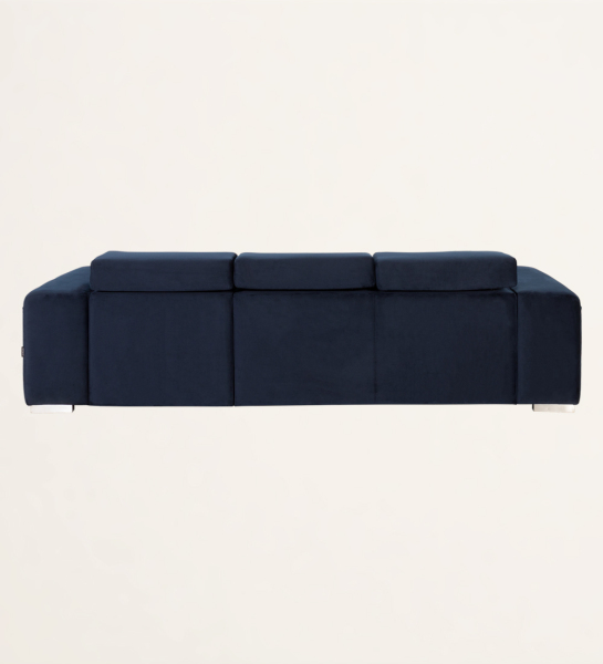 3 sièges, recouverts de tissu, avec appuis-tête inclinables.