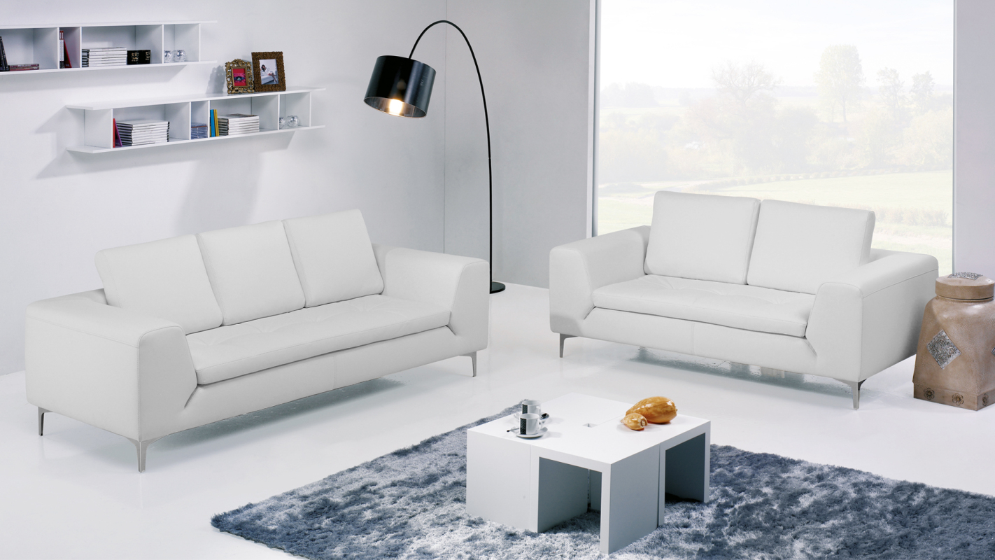 Sofá Bilbao 2 lugares, estofado a ecopele branco, pés inox Antarte