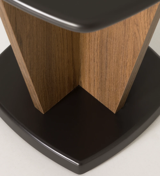 Square side table, with aged oak structure, black lacquered base and top.
