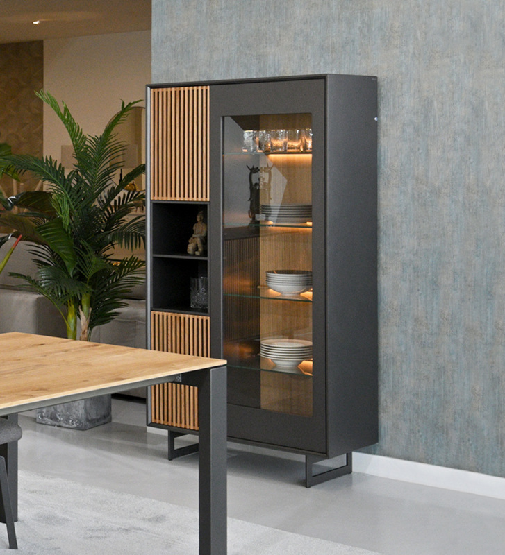 Showcase with 2 doors in natural oak and 1 door with glass, frame and metal feet lacquered in black metallic.