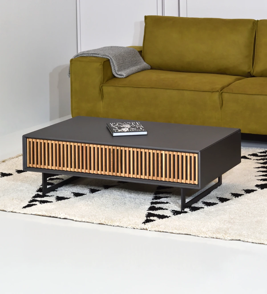 Rectangular center table with 1 natural oak drawer, pearl lacquered structure and metallic black lacquered metal feet.