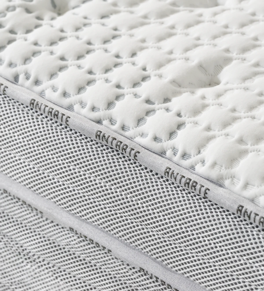 Matelas pour lits doubles et simples fabriqué à partir d'une formulation de mousse exclusive et brevetée.